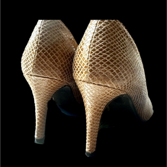 J. RENEE TAN SNAKE SKIN HEELS SIZE 8.5 M - Picture 3 of 6
